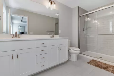 Bath - 1719 Eide Rd, Bloomington, IL 61704 photo 2 of 3