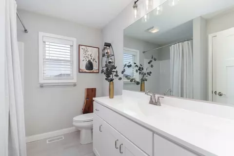 Bath - 1719 Eide Rd, Bloomington, IL 61704 photo 3 of 3