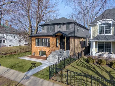 1724 Lake Ave, Wilmette, IL 60091
