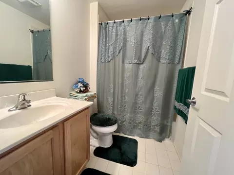Bath - 715 Astor Ln #403, Wheeling, IL 60090 photo 2 of 2