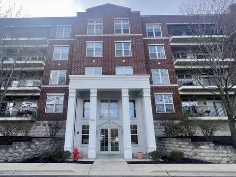 Exterior - 715 Astor Ln #403, Wheeling, IL 60090 photo 3 of 3
