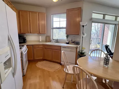 Kitchen - 715 Astor Ln #403, Wheeling, IL 60090 photo 2 of 3
