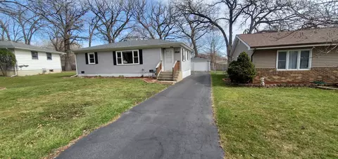 1916 Flower St, Mchenry, IL 60050