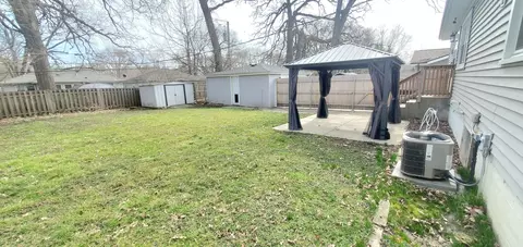 1916 Flower St, Mchenry, IL 60050 photo 14