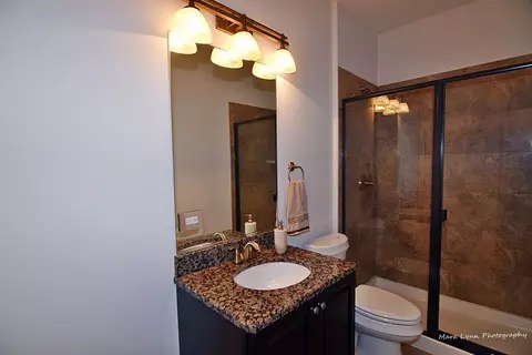 Bath - 1012 Pinehurst Ct, Elgin, IL 60124 photo 2 of 6