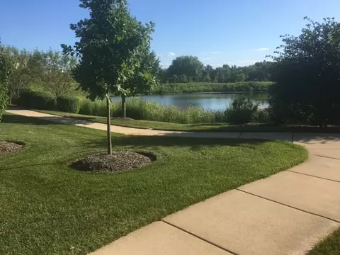 View/Area - 1012 Pinehurst Ct, Elgin, IL 60124 photo 1 of 2
