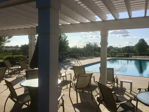 Exterior - 1012 Pinehurst Ct, Elgin, IL 60124 photo 8 of 10