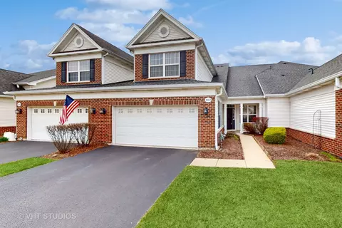 1012 Pinehurst Ct, Elgin, IL 60124