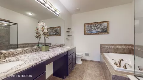 Bath - 1012 Pinehurst Ct, Elgin, IL 60124 photo 3 of 6