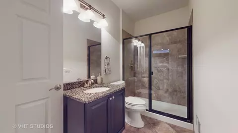 Bath - 1012 Pinehurst Ct, Elgin, IL 60124 photo 1 of 6