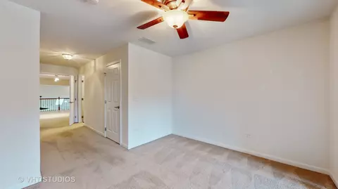 Entry Way - 1012 Pinehurst Ct, Elgin, IL 60124 photo 3 of 4