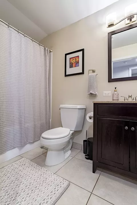 Bath - 702 Nancy Ln, Mchenry, IL 60051 photo 1 of 2