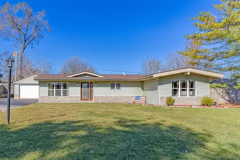 702 Nancy Ln, Mchenry, IL 60051