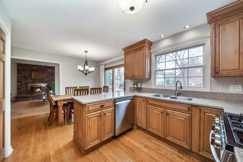 1909 Howard St, Wheaton, IL 60187 photo 8