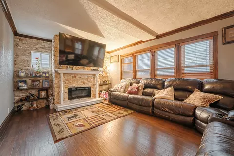 Living - 40 E 151st St, Harvey, IL 60426 photo 1 of 6