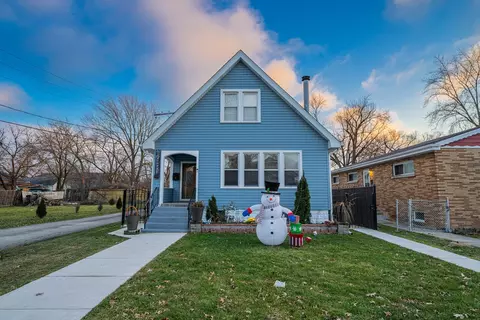 Exterior - 40 E 151st St, Harvey, IL 60426 photo 4 of 8