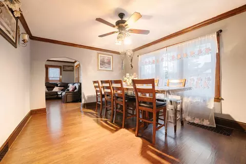 Dining - 40 E 151st St, Harvey, IL 60426 photo 1 of 2