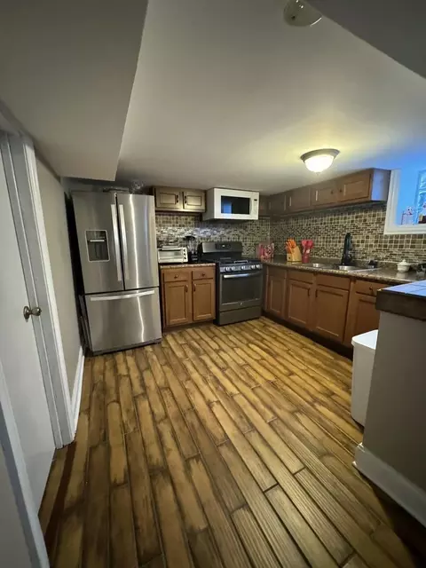 Kitchen - 40 E 151st St, Harvey, IL 60426 photo 4 of 5