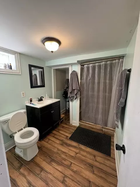 Bath - 40 E 151st St, Harvey, IL 60426 photo 5 of 5
