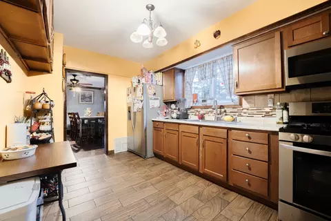 Kitchen - 40 E 151st St, Harvey, IL 60426 photo 2 of 5