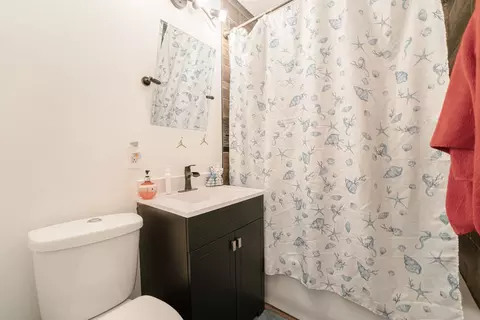 Bath - 40 E 151st St, Harvey, IL 60426 photo 1 of 5