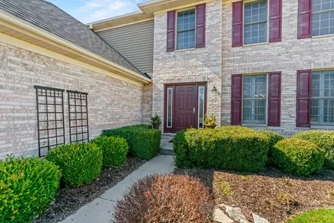 1304 Hunters Rdg E, Hoffman Estates, IL 60192 photo 2