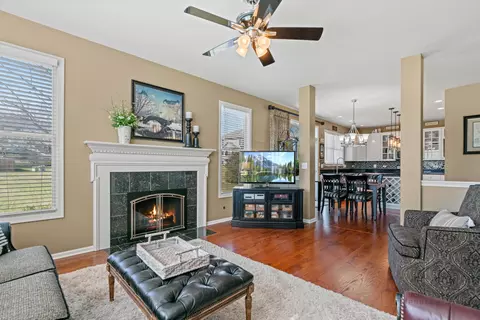 1304 Hunters Rdg E, Hoffman Estates, IL 60192 photo 11