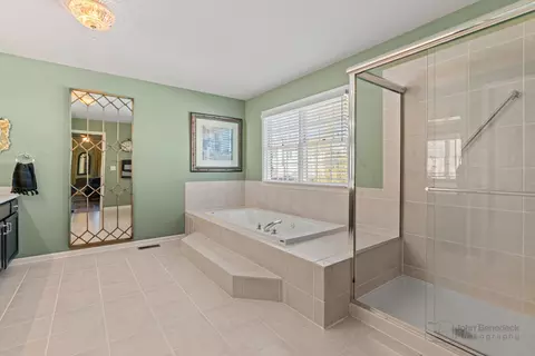 1304 Hunters Rdg E, Hoffman Estates, IL 60192 photo 18