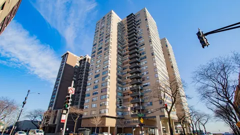 6301 N Sheridan Rd #25V, Chicago, IL 60660