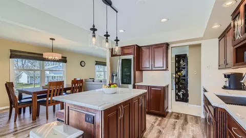 Kitchen - 4105 Mason Dr, Hoffman Estates, IL 60192 photo 5 of 5