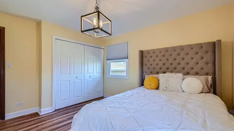 Bedroom - 4105 Mason Dr, Hoffman Estates, IL 60192 photo 7 of 8