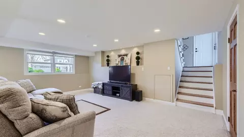 Living - 4105 Mason Dr, Hoffman Estates, IL 60192 photo 5 of 7
