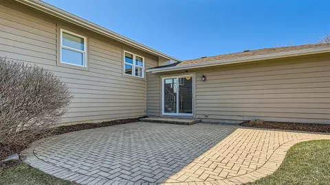 Exterior - 4105 Mason Dr, Hoffman Estates, IL 60192 photo 4 of 9