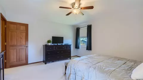 Bedroom - 4105 Mason Dr, Hoffman Estates, IL 60192 photo 4 of 8
