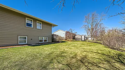 Exterior - 4105 Mason Dr, Hoffman Estates, IL 60192 photo 6 of 9