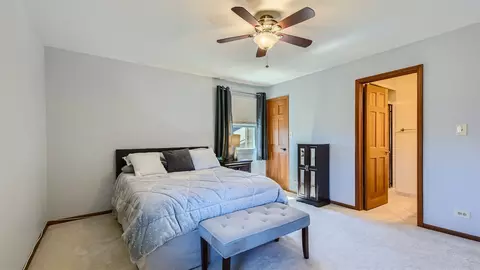 Bedroom - 4105 Mason Dr, Hoffman Estates, IL 60192 photo 2 of 8