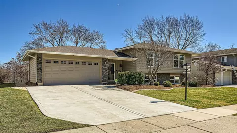 Exterior - 4105 Mason Dr, Hoffman Estates, IL 60192 photo 9 of 9