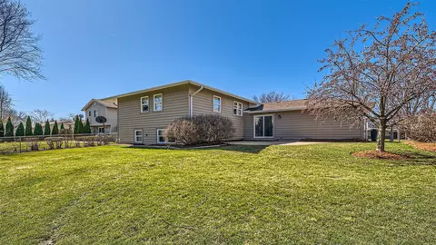 Exterior - 4105 Mason Dr, Hoffman Estates, IL 60192 photo 5 of 9