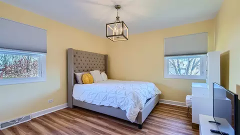 Bedroom - 4105 Mason Dr, Hoffman Estates, IL 60192 photo 5 of 8