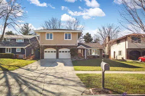 160 Cambridge Ln, Bloomingdale, IL 60108