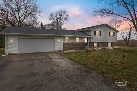 Exterior - 2900 S Southbrook Dr, Kankakee, IL 60901 photo 2 of 7