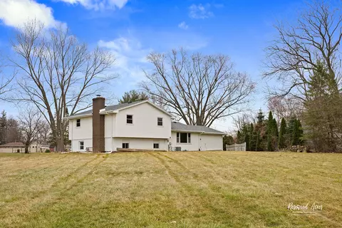 Exterior - 2900 S Southbrook Dr, Kankakee, IL 60901 photo 4 of 7