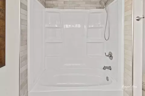 Bath - 2900 S Southbrook Dr, Kankakee, IL 60901 photo 1 of 2
