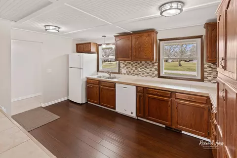 Kitchen - 2900 S Southbrook Dr, Kankakee, IL 60901 photo 1 of 2