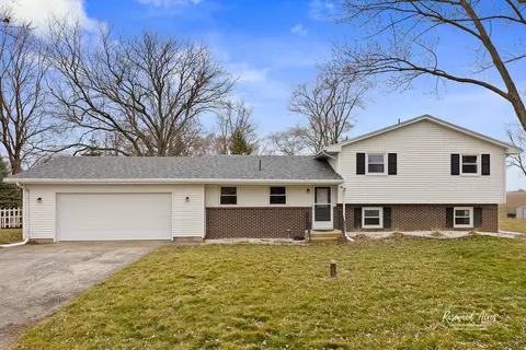Exterior - 2900 S Southbrook Dr, Kankakee, IL 60901 photo 3 of 7