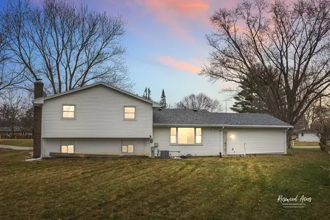 Exterior - 2900 S Southbrook Dr, Kankakee, IL 60901 photo 5 of 7