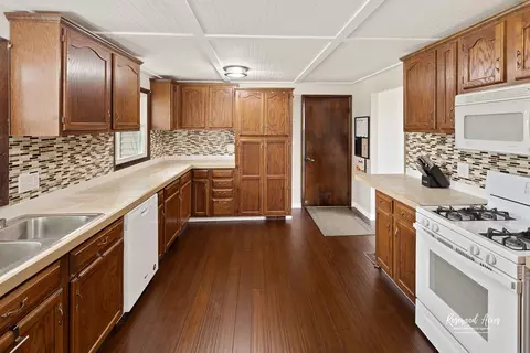 Kitchen - 2900 S Southbrook Dr, Kankakee, IL 60901 photo 2 of 2