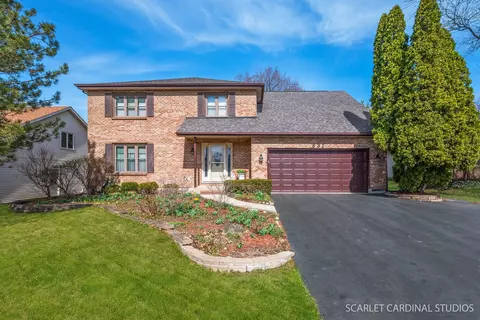 637 Chippewa Dr, Naperville, IL 60563