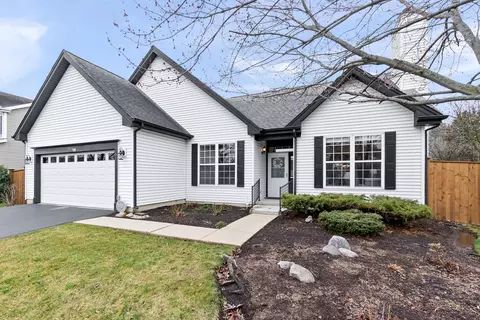 348 Timber Oaks Dr, North Aurora, IL 60542