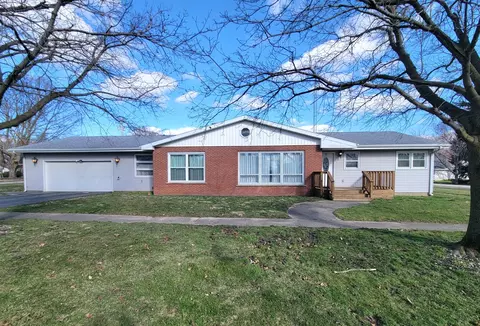 100 N Bridge St, Aroma Park, IL 60910